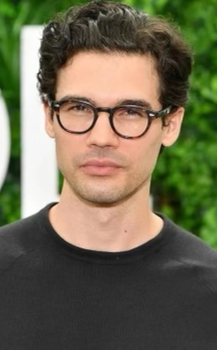 Steven Strait